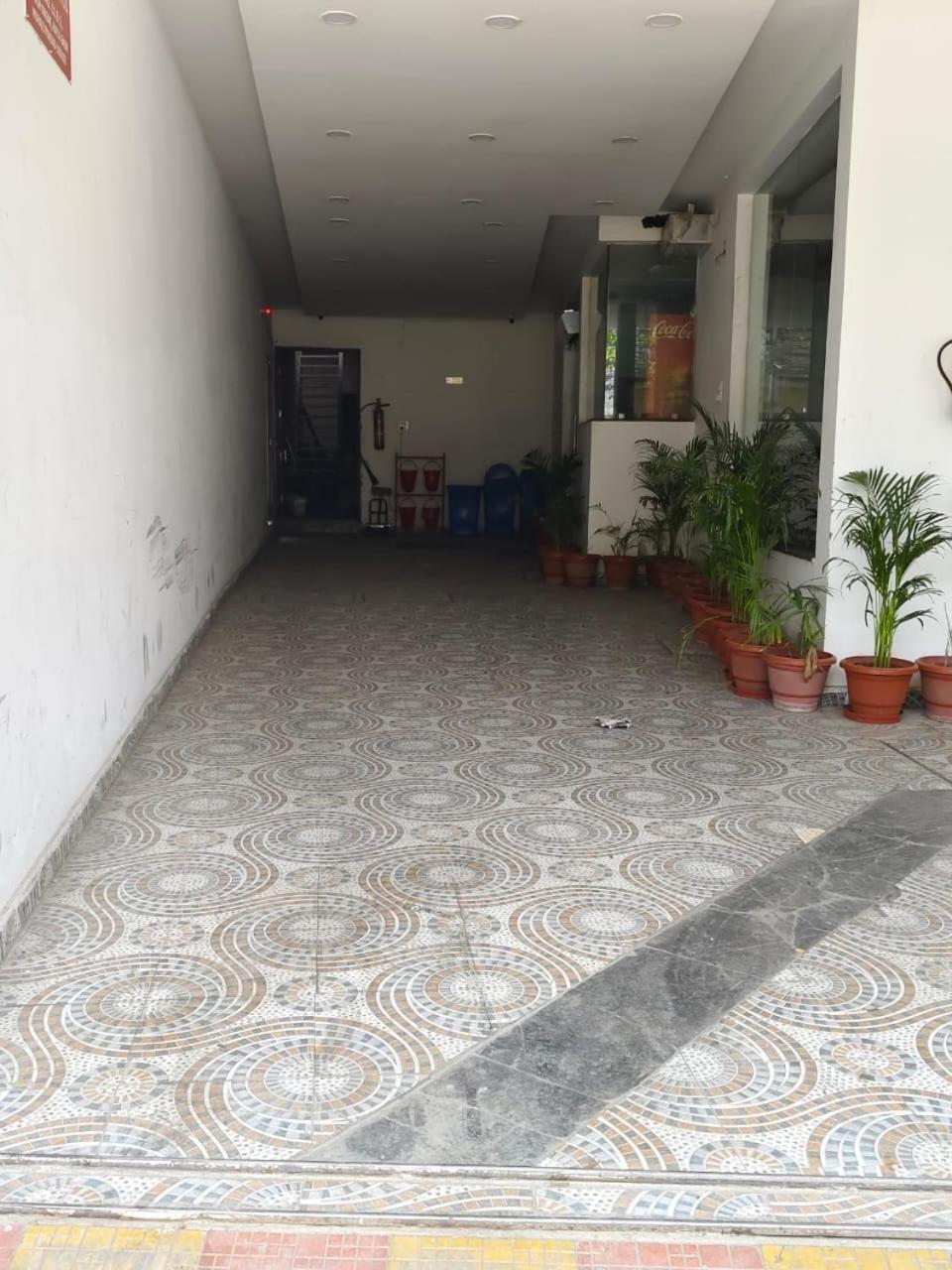 Treebo Royal Empire Adarsh Nagar, Chandigarh Chandīgarh Exterior foto
